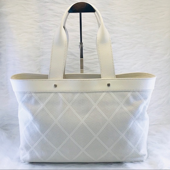 CHANEL Perforated Leather Large CC Tote White - Picture 4 of 8